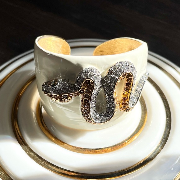 STUNNING😍 KJL Cuff Bracelet w Crystal Covered Serpent - Picture 2 of 7